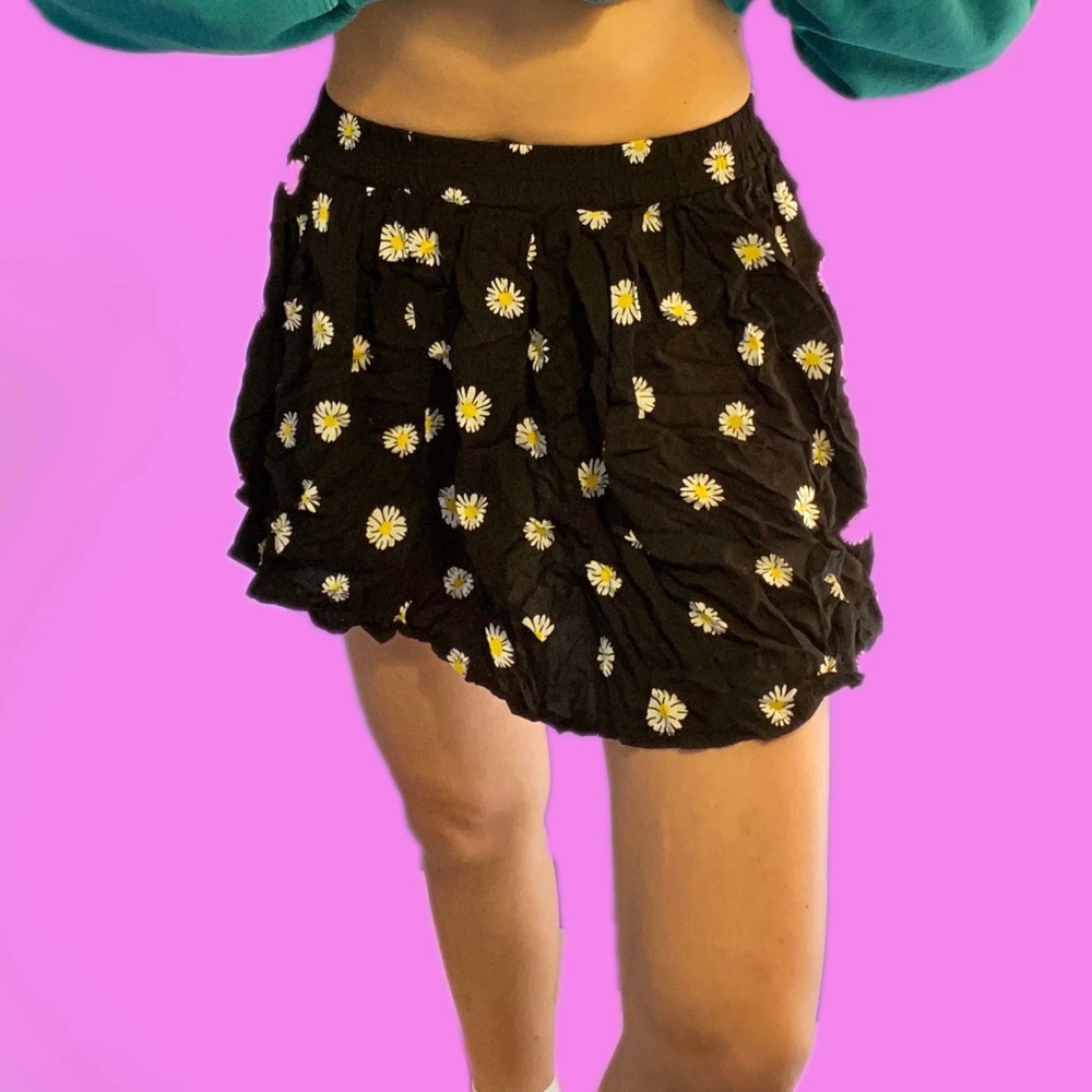 Brandy Melville daisy skirt
